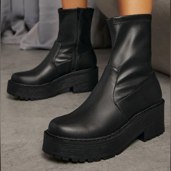 Fitted Chunky Sole Block Heel Fashion Boots - Picture 5 of 7